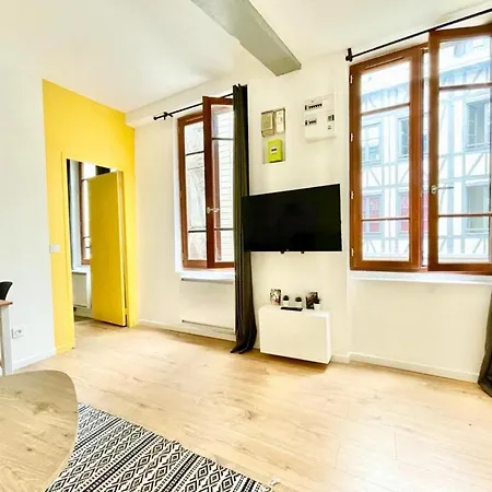 - - Centre Historique - Tout Confort - Internet Fibre Lägenhet