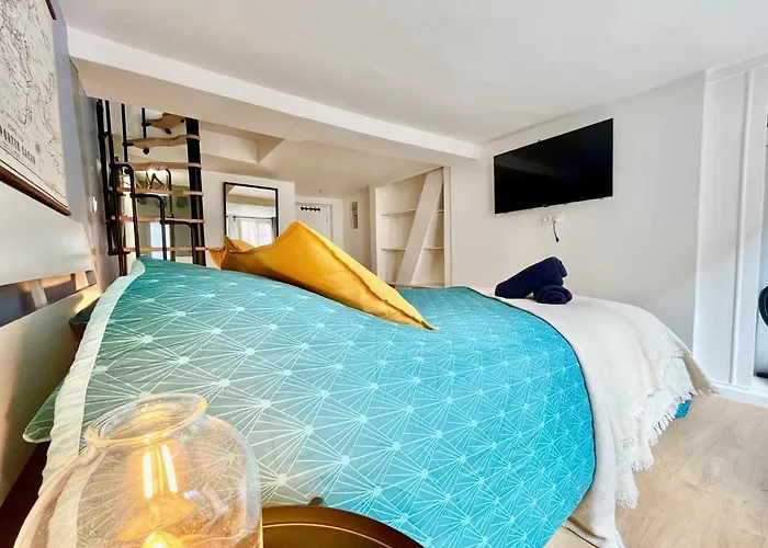 - - Centre Historique - Tout Confort - Internet Fibre *