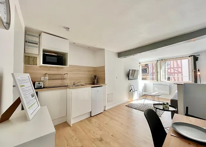 - - Centre Historique - Tout Confort - Internet Fibre *